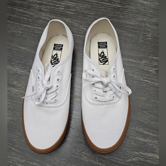 Vans Authentic Vintage White / Gum Sole. Low top Skate vans, Size 12 WIDE CUSTOM - Picture 1 of 6